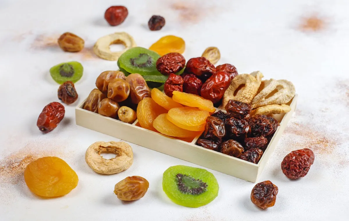 Yalda night dry mixed edible fruit in the old days