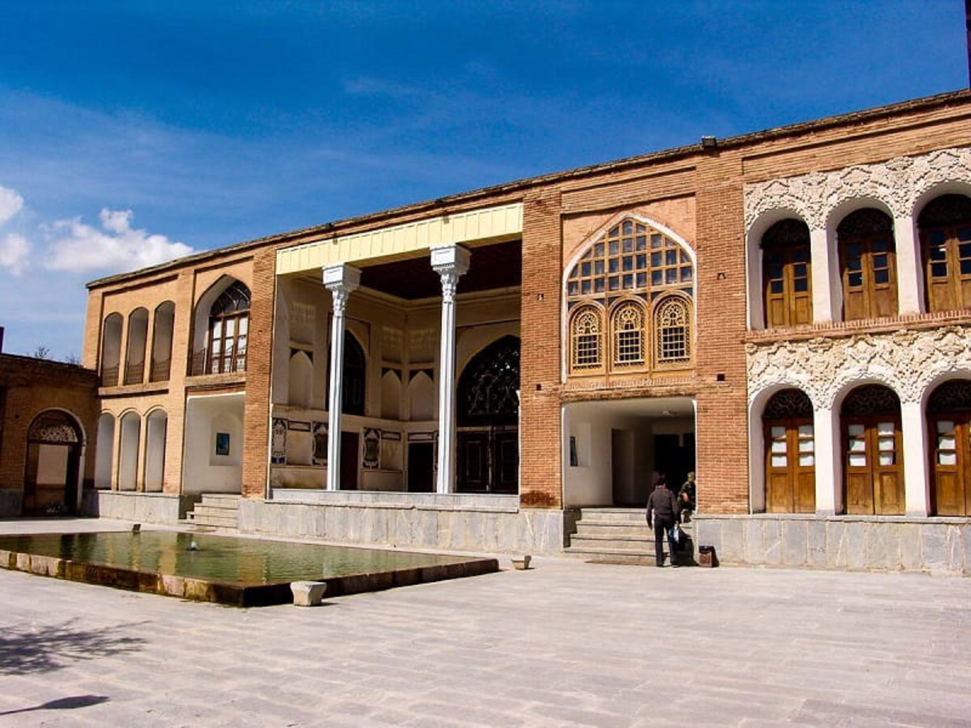 The courtyard of Asif Khan Waziri's mansion