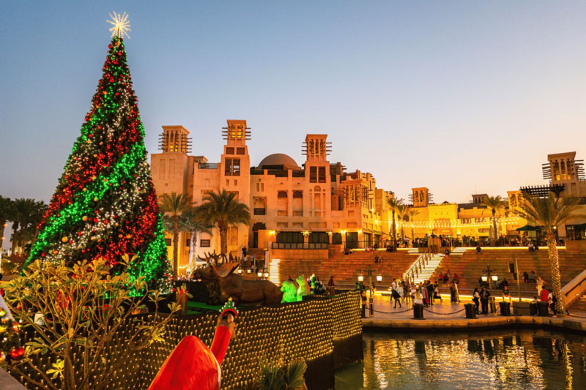 Sunset in the open area of ​​Medina Jumeirah
