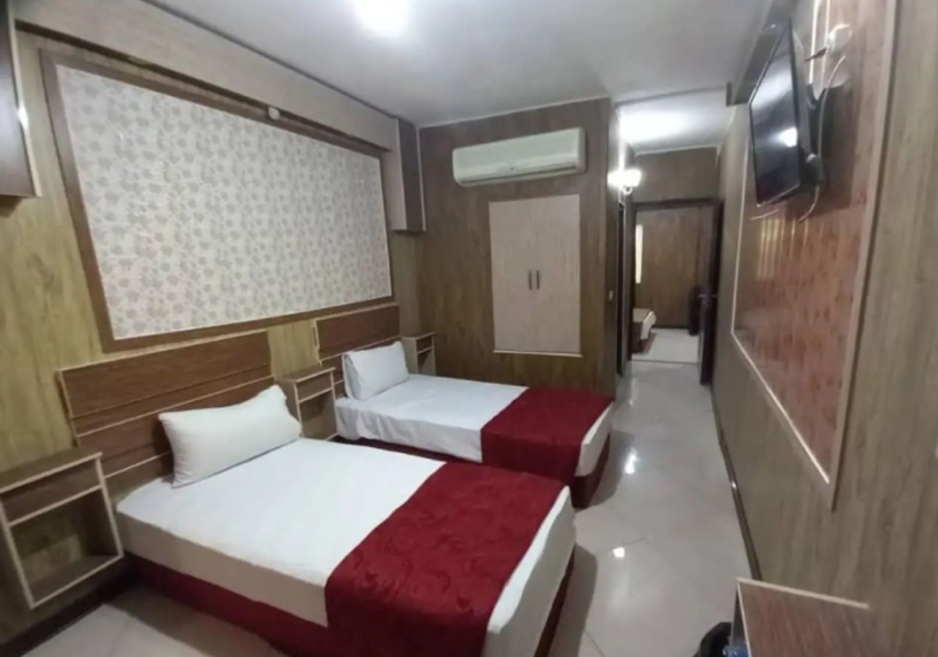 Two-bed room in Paniz two-star hotel in Kish