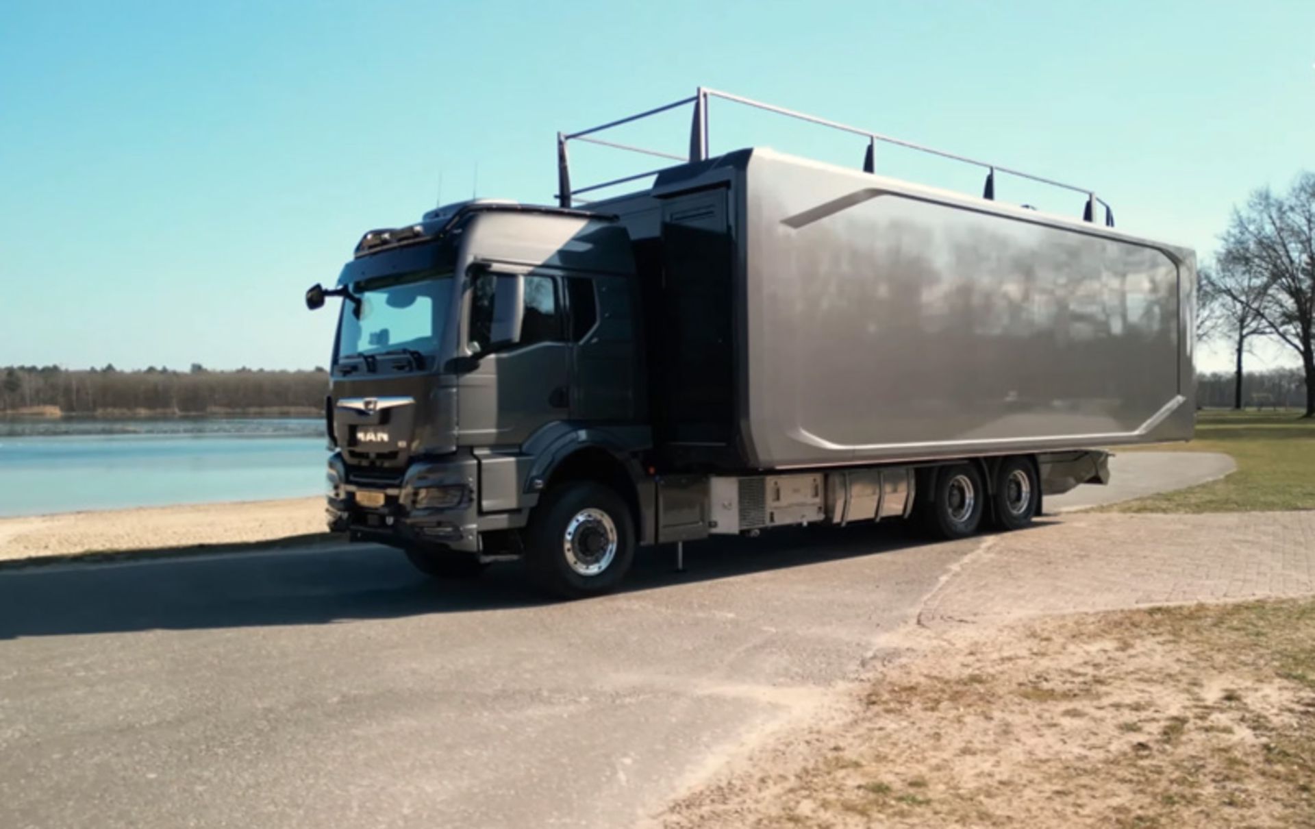 Offroad Shaver hotel truck on the road