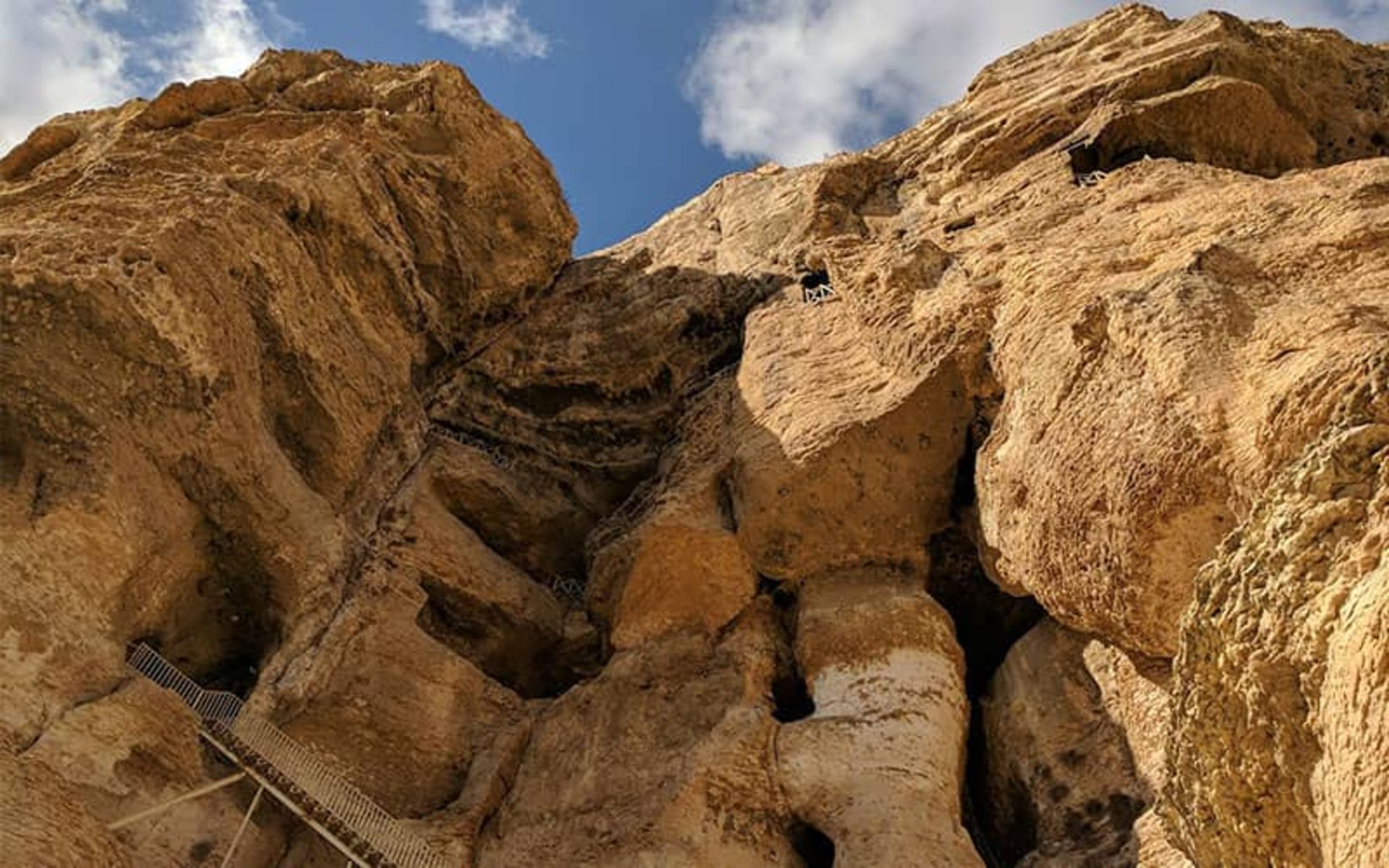 Crafto cave in the heart of a rocky mouain