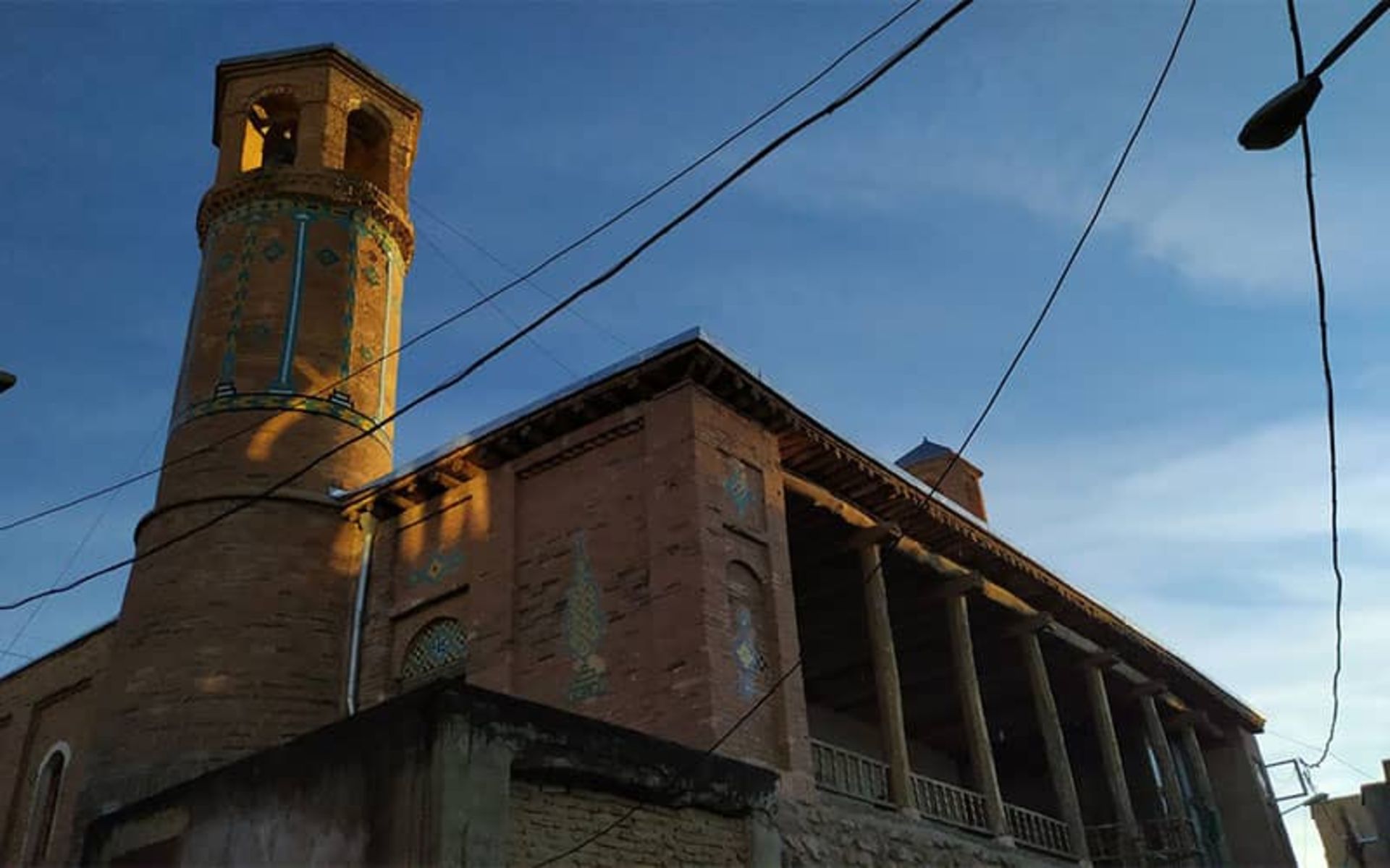 The clay and clay building of the two minaret mosque in Saqqez