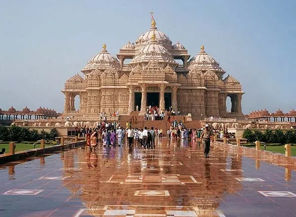 What are the most beautiful and famous temples in India?