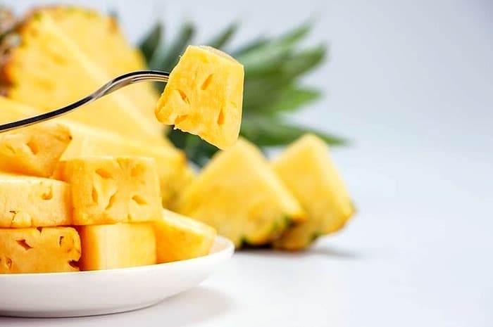 Relieving and treating burning tongue after eating pineapple