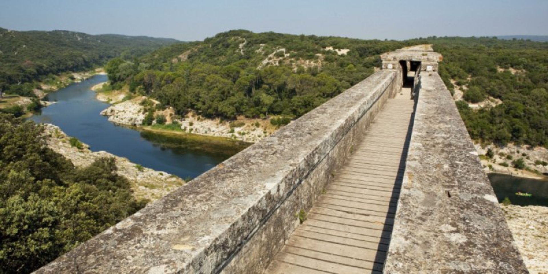 Passage route in Pont de Gars, France