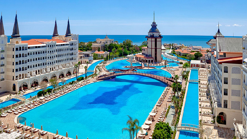 What is the difference between AL and UAL hotels in Antalya,