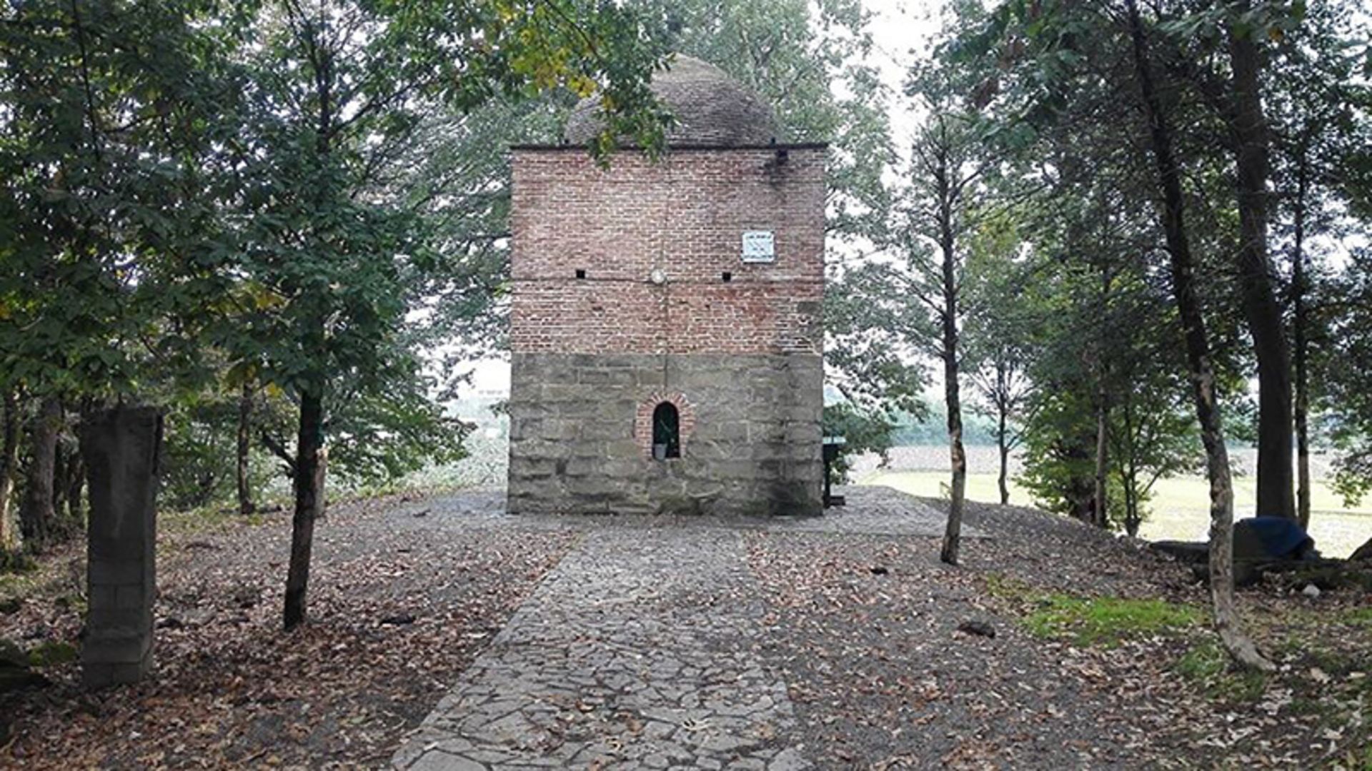The tomb of Sheikh Tajuddin Mahmoud Khaivi in ​​the middle of Astara forests
