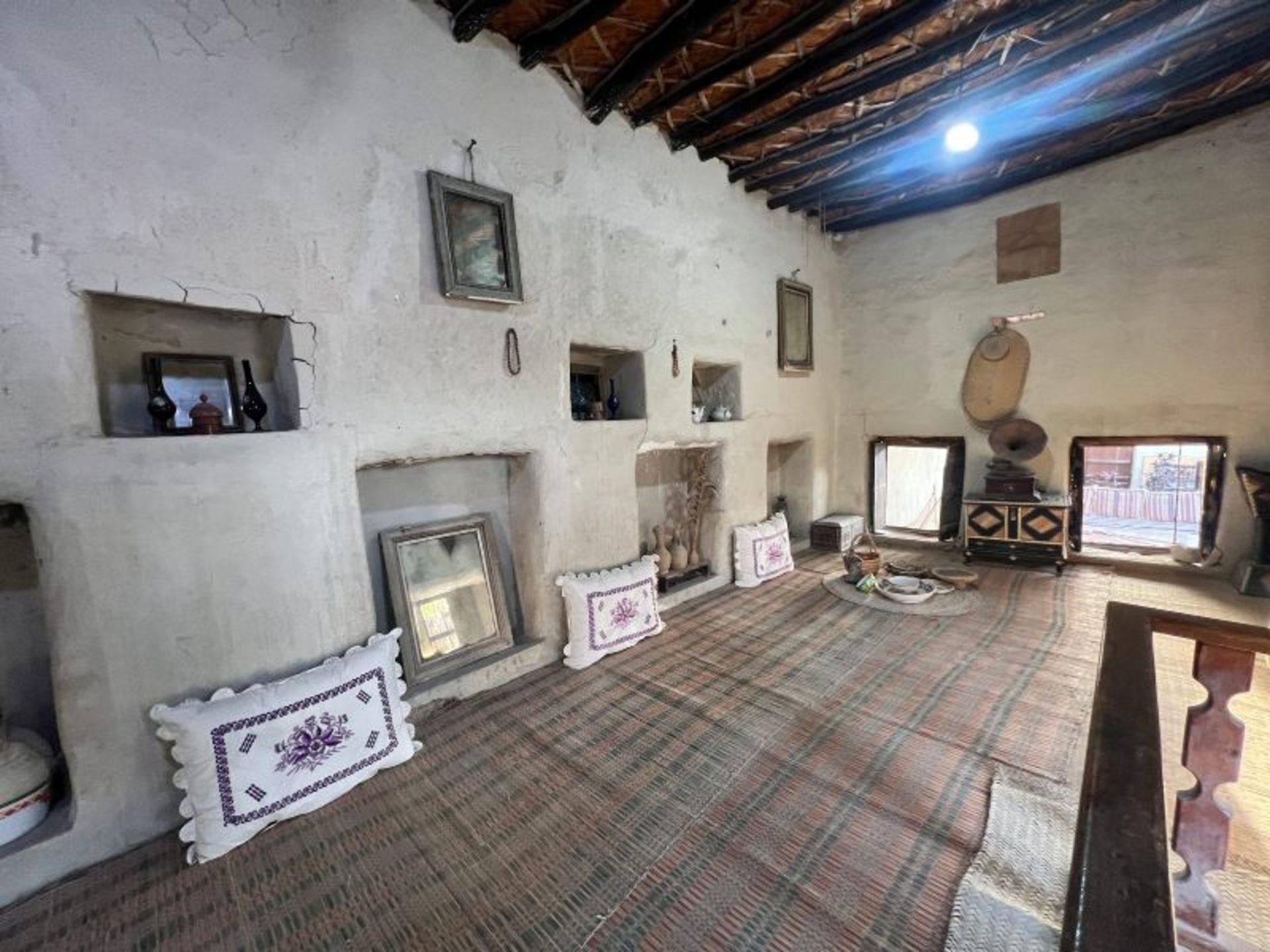 The ierior of the room in the ahropological house of Kish natives
