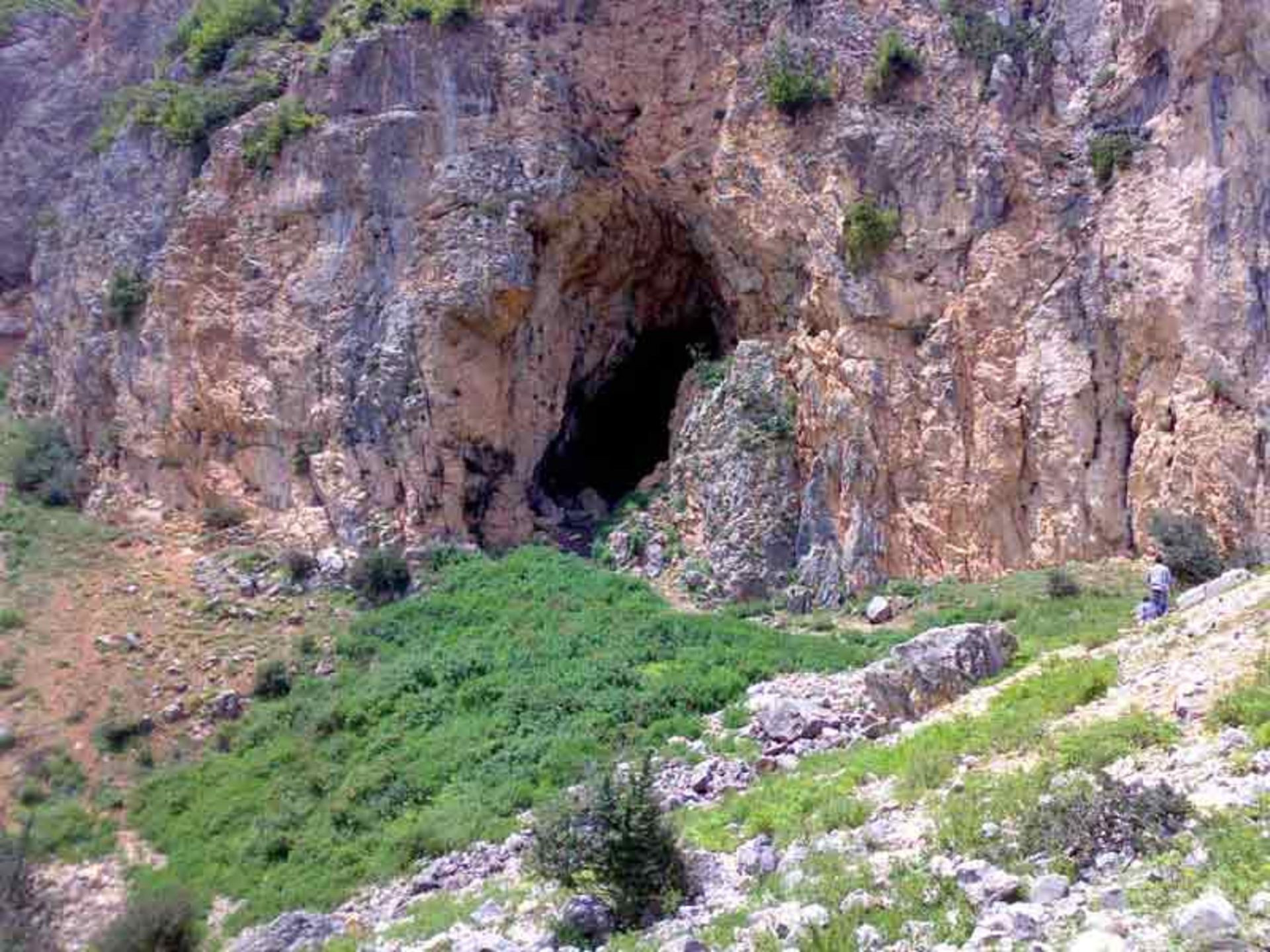 Espahbadan cave opening