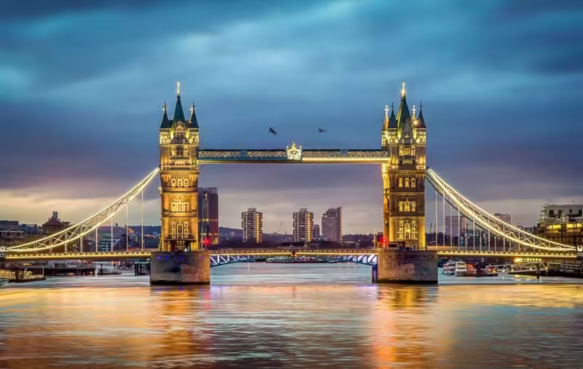 England Tower Bridge lighting