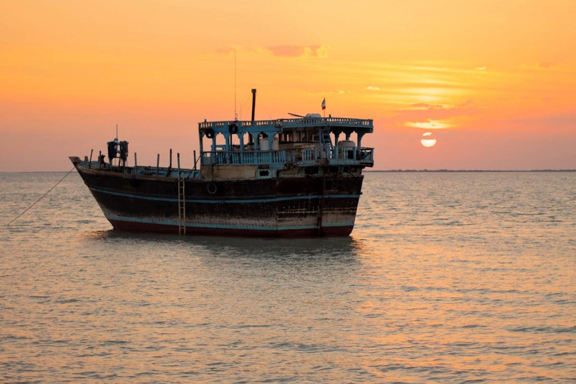 Where should we go at night in Qeshm?
