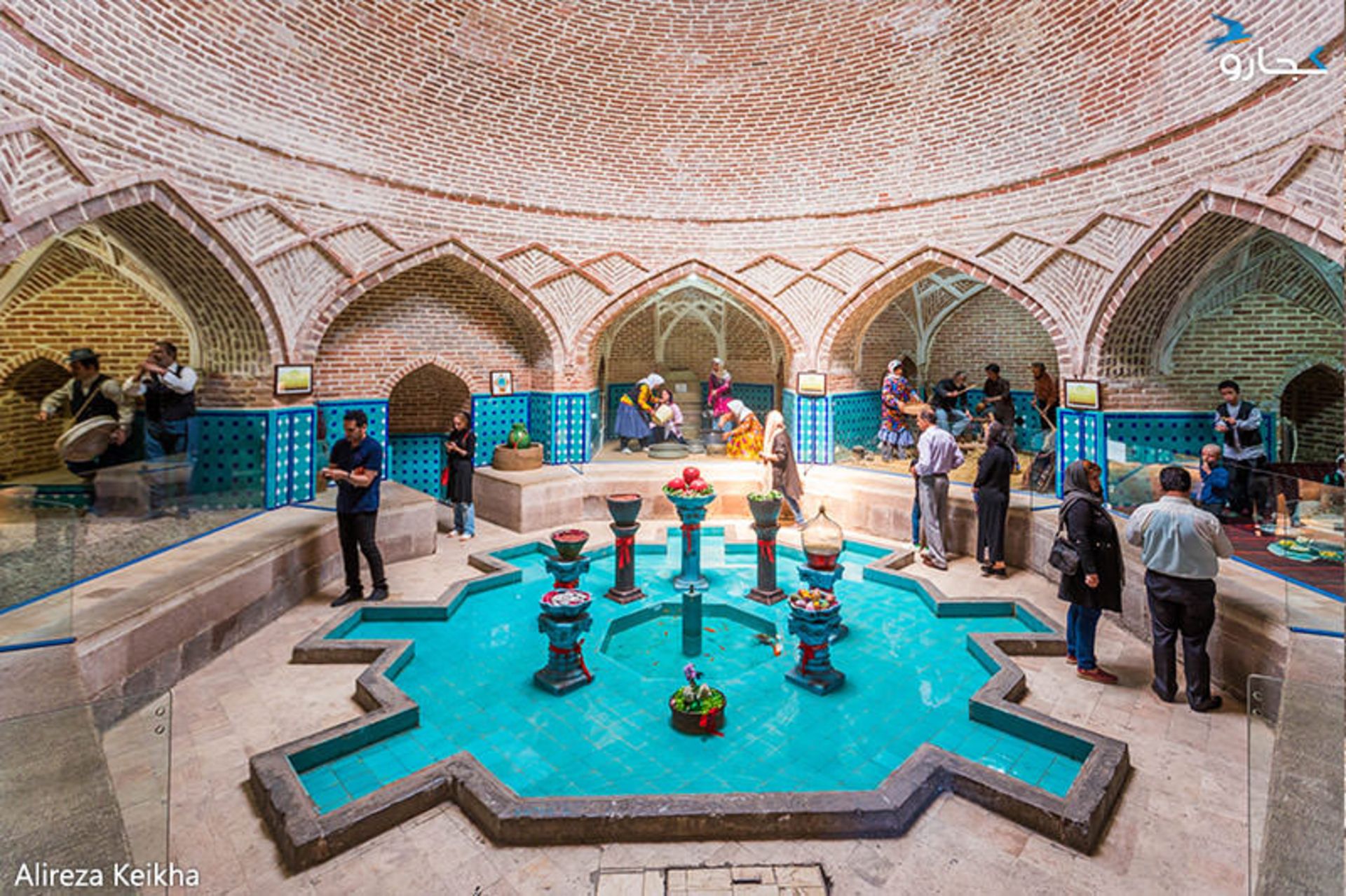 The presence of tourists in the ierior of the Qajar bath in Qazvin