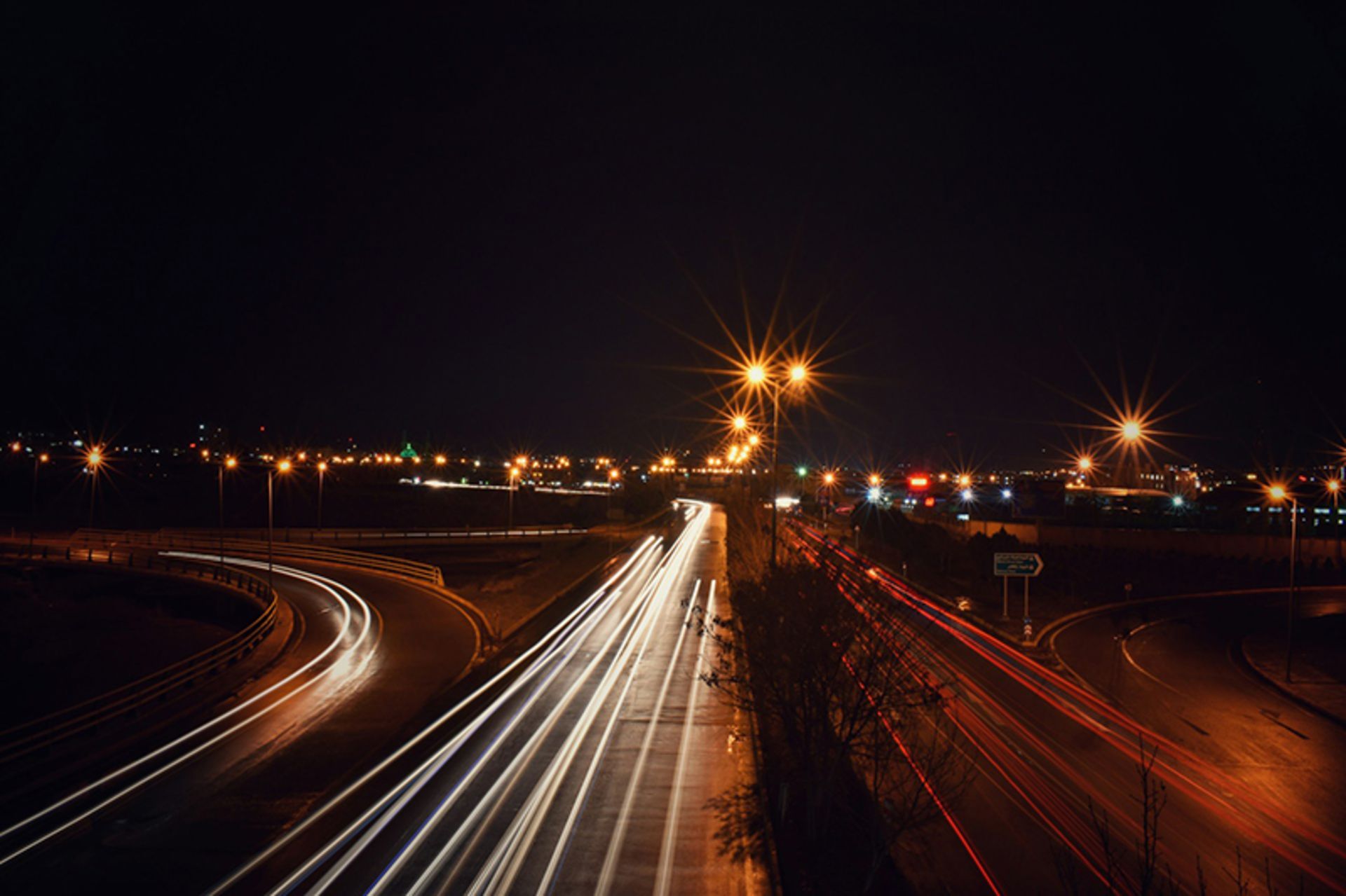 Passages and highways of Qazvin at night