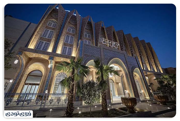 Hotels near Zayandeh Rood