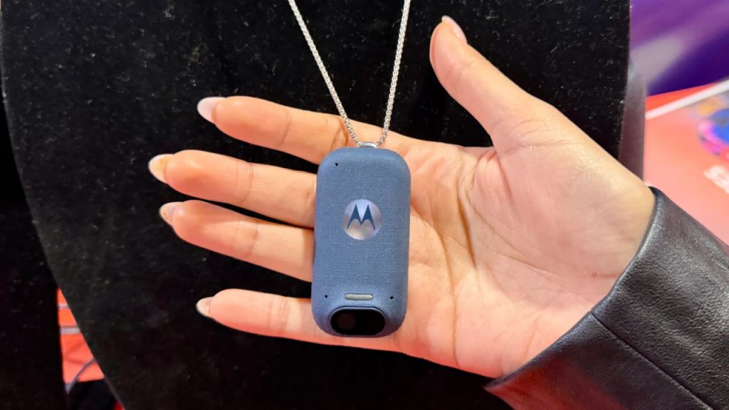 Lenovo's Project Maxwell wearable gadget