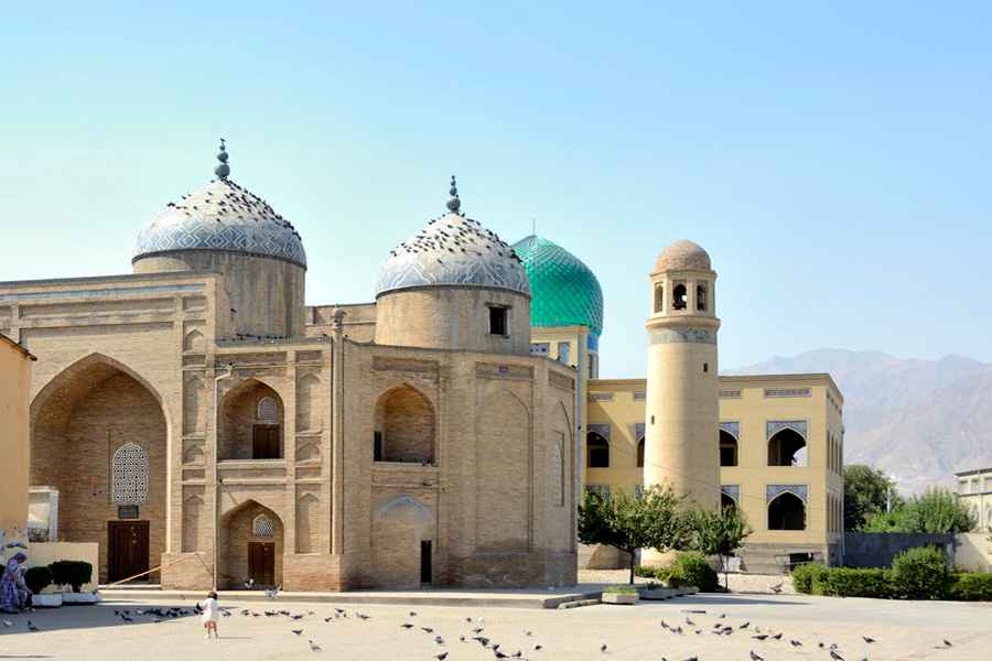 Thursday market and tomb of Sheikh Moslehuddin