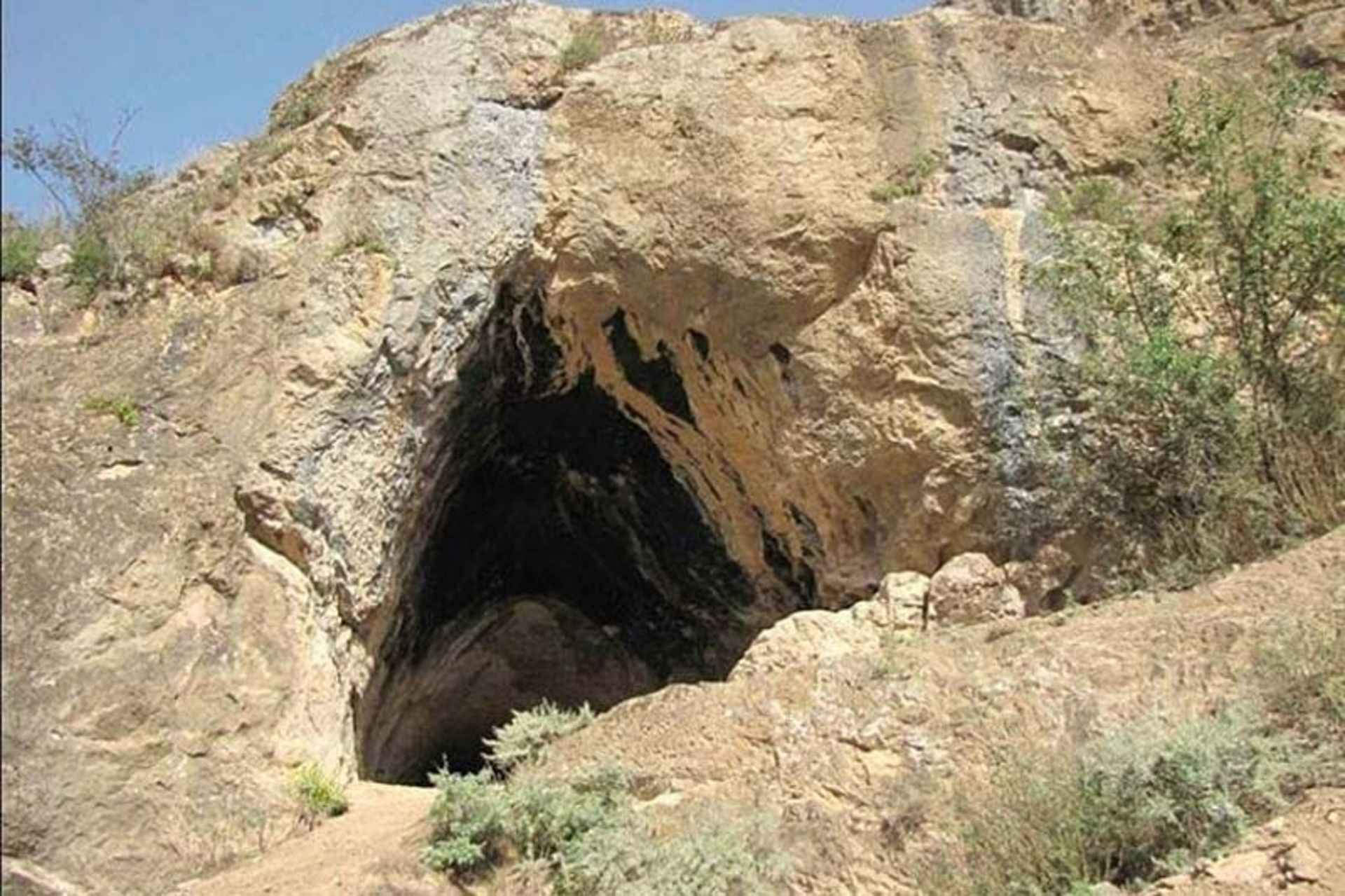 The triangular erance of Zangian Cave
