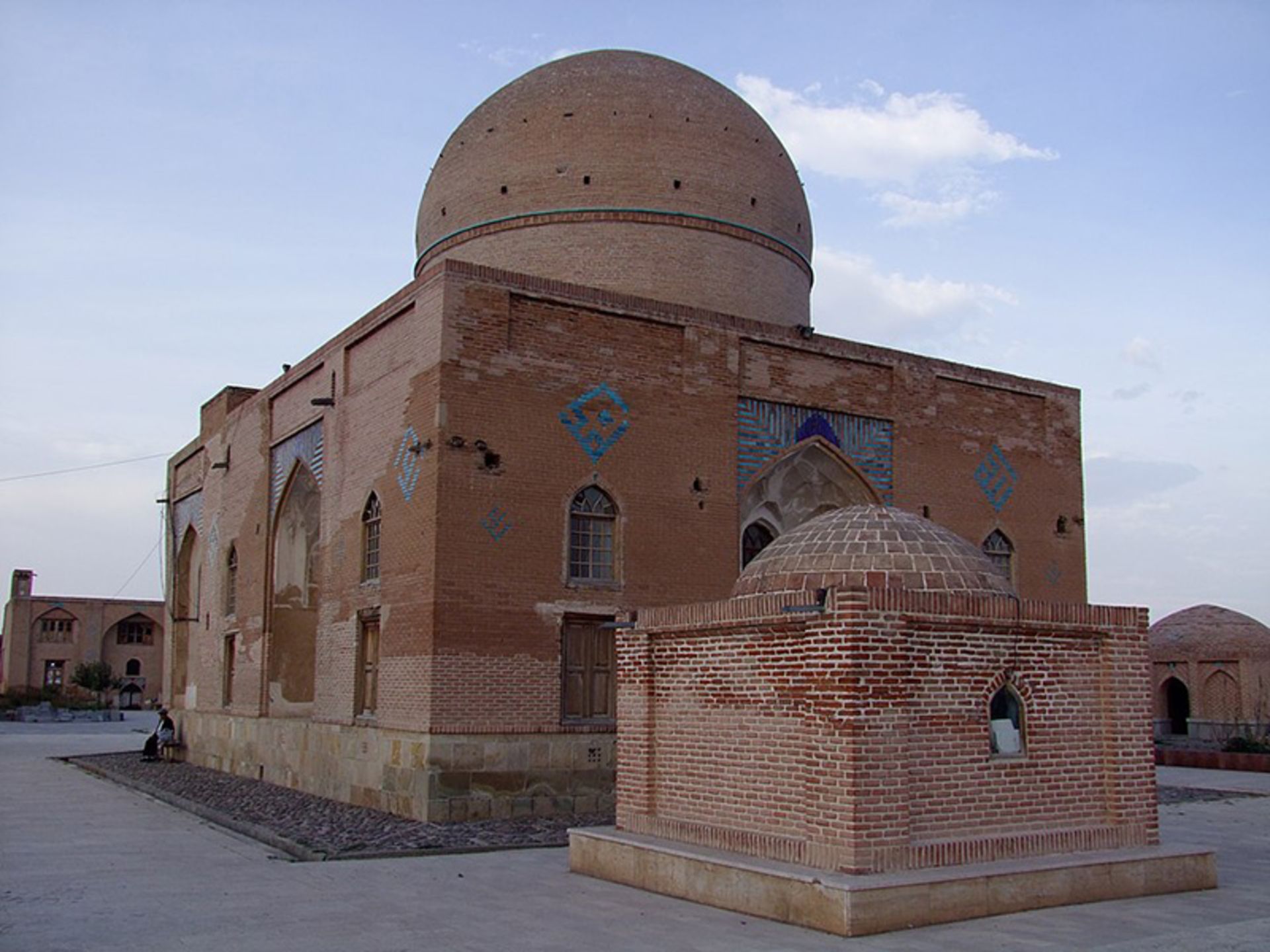 The brick and clay building of the mausoleum of Sheikh Aminuddin Gabriel 