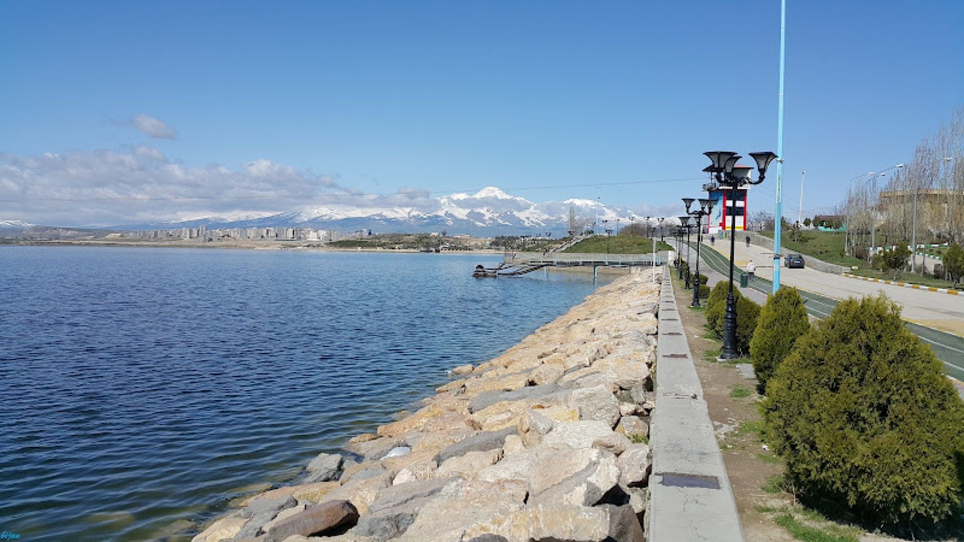 Spring nature of Shorabil Lake 