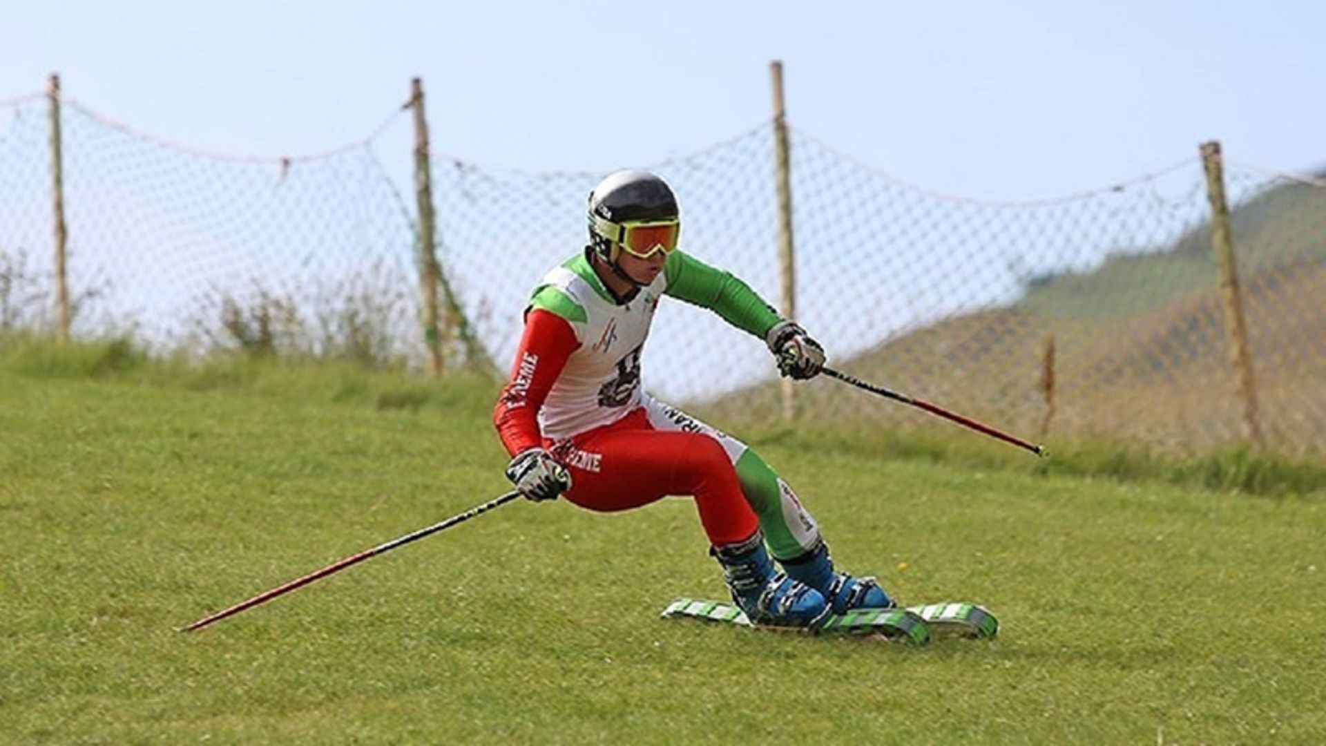 Skiing on the grass at Fandkhlo Menin track; Photo source: ardabilrasa.ir; Photographer: Unknown