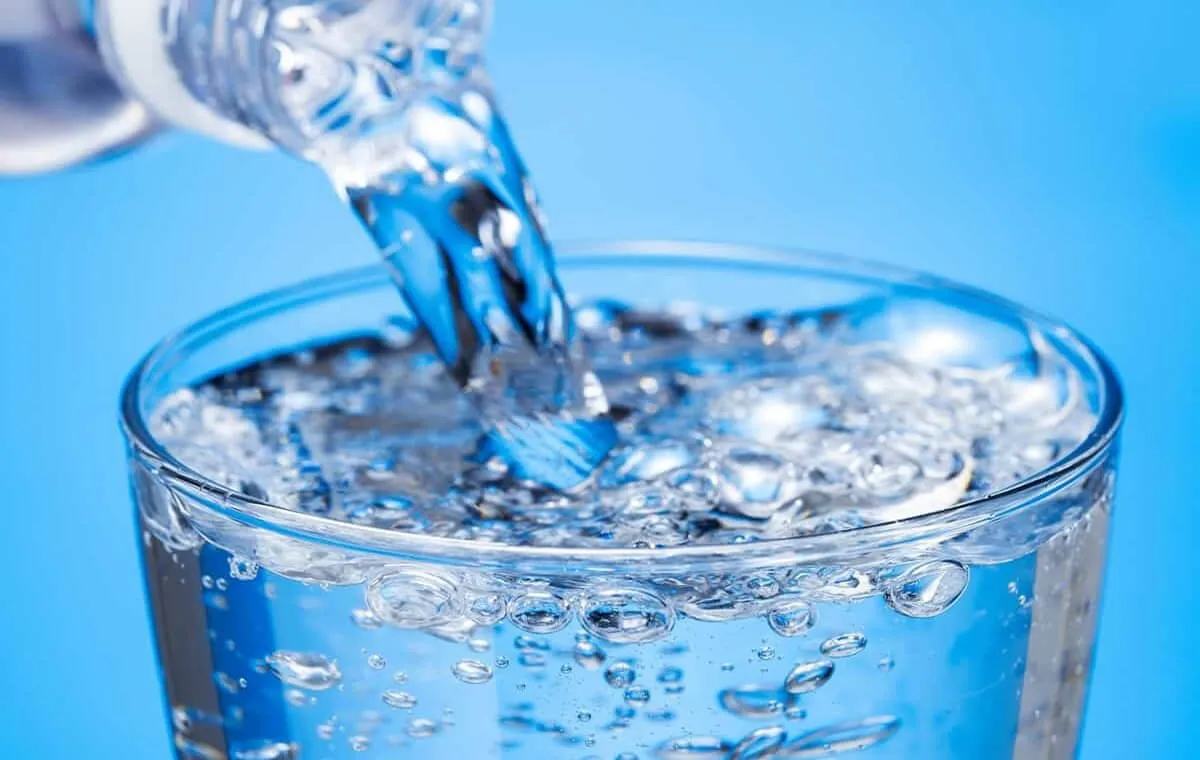 Drinking enough water to reach the ideal weight uil Nowruz Eid