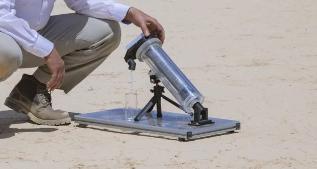 Extraction of water from air